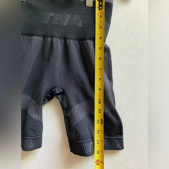 Aritzia TNA Seamless Compression Ventura Biker Shorts Sz XS - Picture 12 of 12